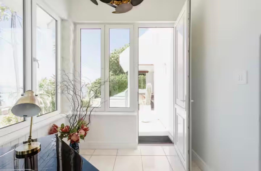 To Let 2 Bedroom Property for Rent in Green Point Western Cape